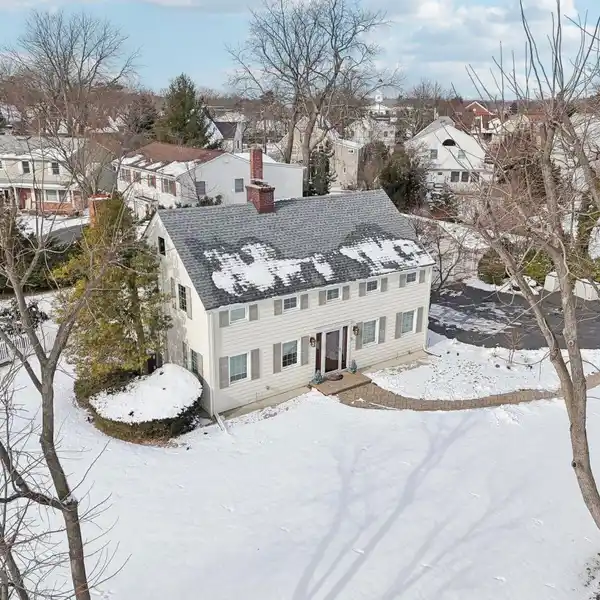 BEAUTIFUL AND SPACIOUS FIVE BEDROOM COLONIAL HOME