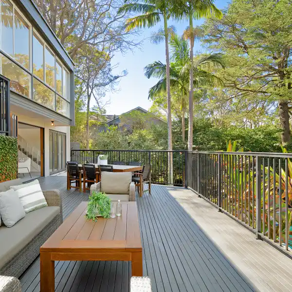 BEAUTIFUL BRICK HOME BACKING TO WARRAROON RESERVE