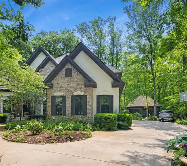 ONE-OWNER HOME IN PRESTIGIOUS WHITETHORNE WOODS