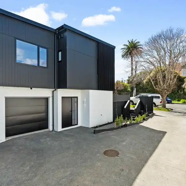 MODERN SOPHISTICATION WITH REFINED DESIGN