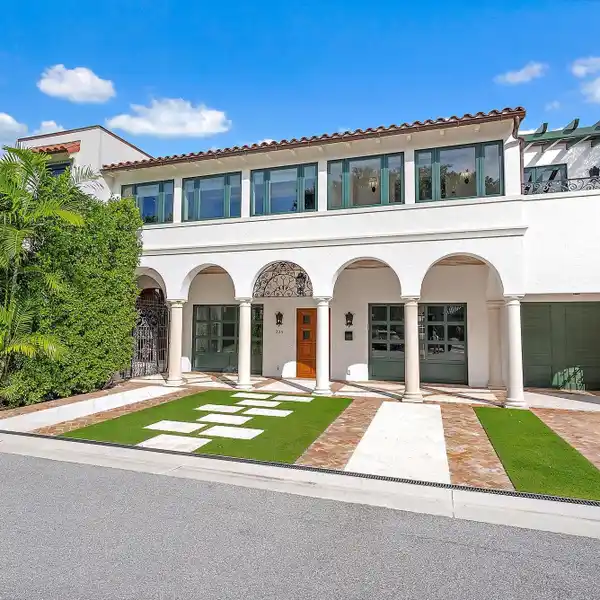 ARCHITECTURAL JEWEL REIMAGINED FOR MODERN LIVING