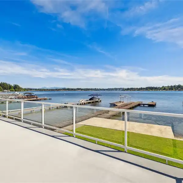 LAKE STEVENS RETREAT WITH BREATHTAKING VIEWS