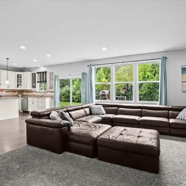 STUNNING EVERETT MODEL HOME