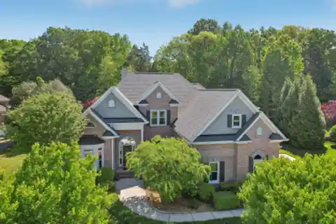 Well-maintained Family Home in Coveted Deerfield Creek