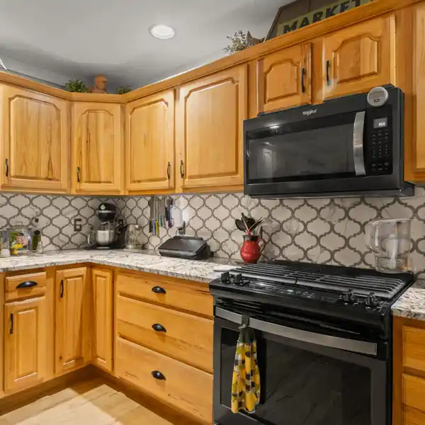 MODERN COUNTRY RETREAT ON 5.3 PRIVATE ACRES