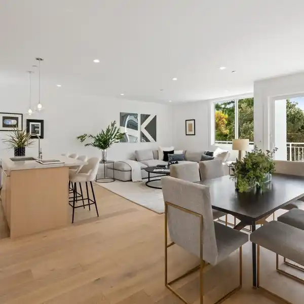 AMAZING NEWLY BUILT PENTHOUSE
