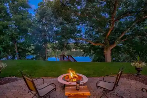 Spacious Walkout Home on Pristine Twin Lakes