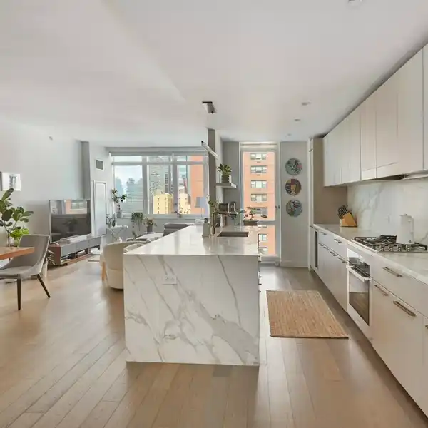 GRACIOUS LIGHT-FILLED HOME AT THE HALCYON