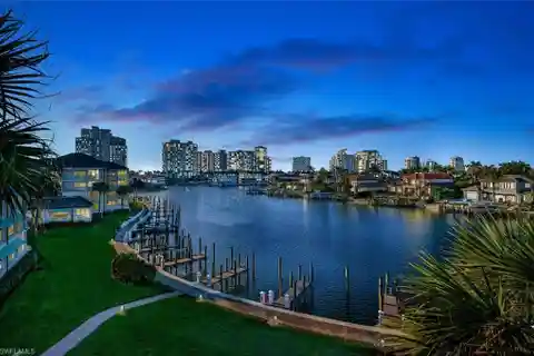 Renovated Top-floor Condo in Park Shore Landings