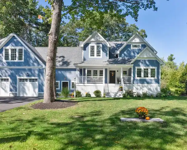 TIMELESS YET MODERN FAMILY HOME IN IDEAL SETTING