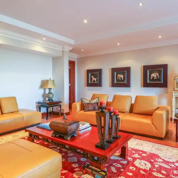 MODERN ELEGANCE MEETS GOLFSIDE TRANQUILITY