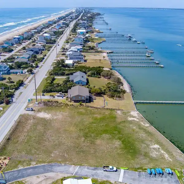 EXCEPTIONAL SOUND-FRONT PROPERTY