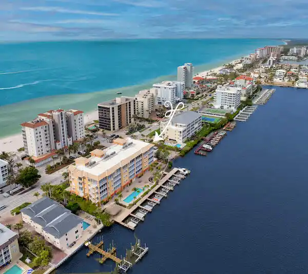 STYLISH RESIDENCE OFFERING THE ULTIMATE NAPLES LIFESTYLE