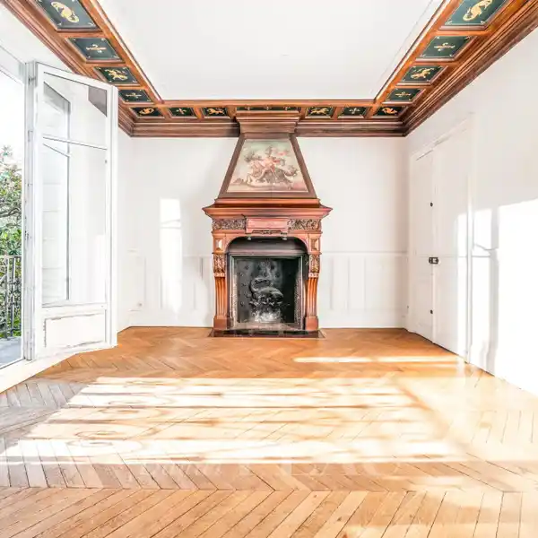 SUNNY APARTMENT READY TO RENOVATE