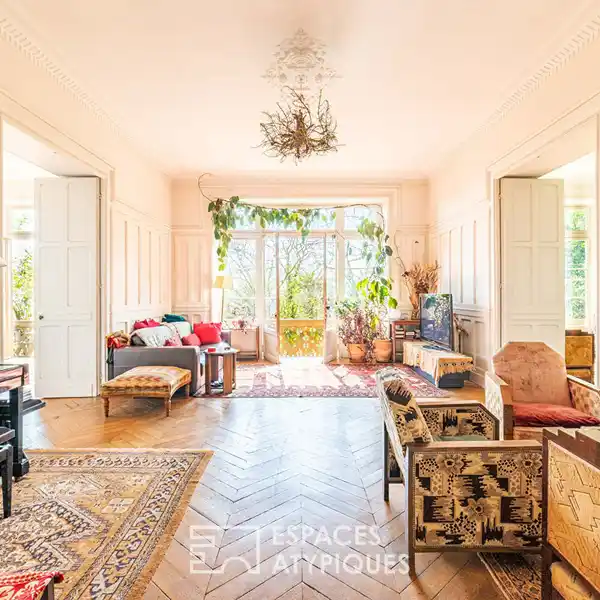 SPACIOUS SEVEN BEDROOM RESIDENCE WITH PANORAMIC PARIS VIEW