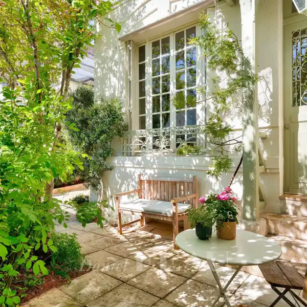 QUALITY RENOVATED HOME WITH A BEAUTIFUL GARDEN