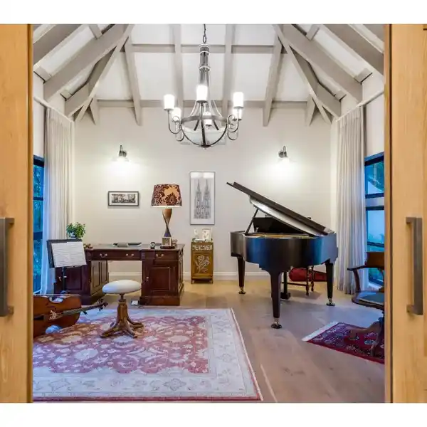 TRANQUIL ENTERTAINER’S DREAM IN PRESTIGIOUS ESTATE
