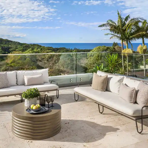 STRIKING RESIDENCE WITH PANORAMIC OCEAN VIEWS