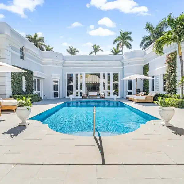 WONDERFUL OFFERING WITH QUINTESSENTIAL PALLADIAN ARCHITECTURE