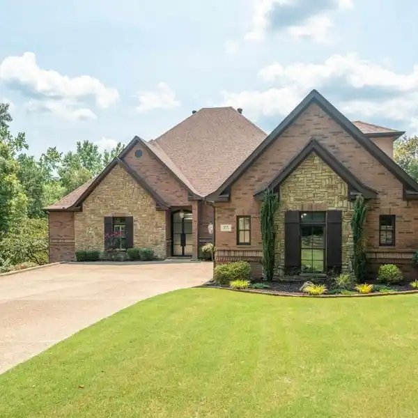 ELEGANT LAKESIDE LIVING IN RED OAK RIDGE