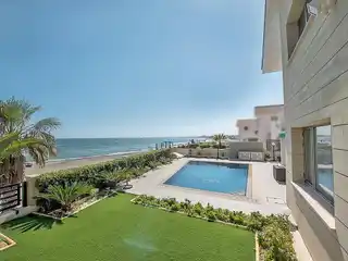 A Truly Extraordinary Coastal Lifestyle