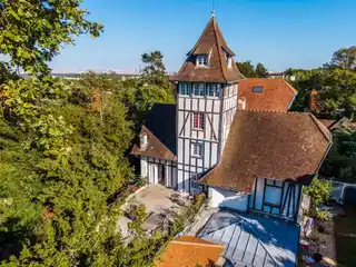 First Floor Apartment in the Manoir De Buzenval