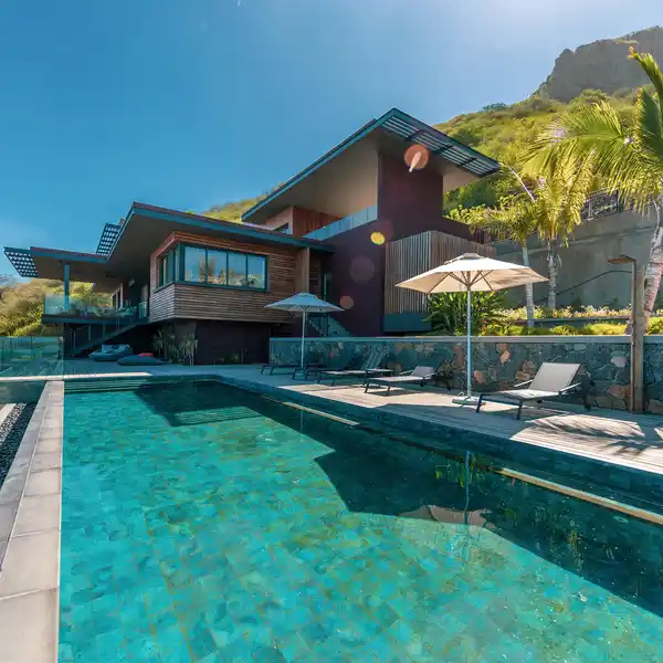 EXCEPTIONAL VILLA IN EXCLUSIVE LEGEND HILL