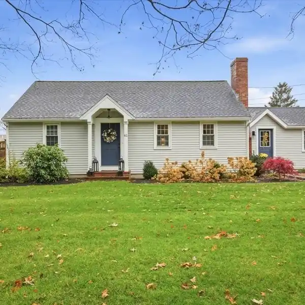 COZY HOME WITH TIMELESS ELEGANCE AND INVITING SPACES