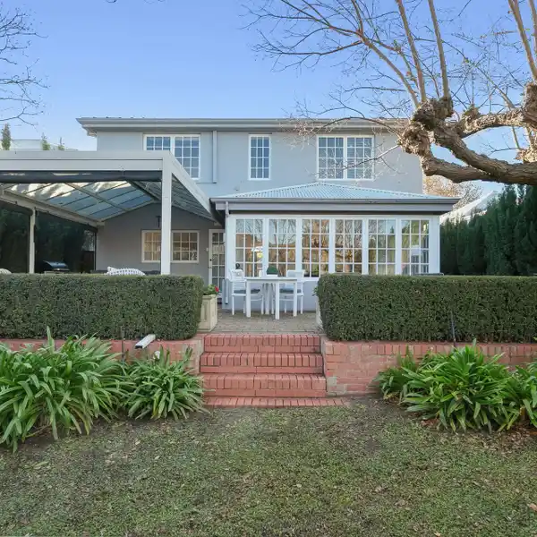 CLASSIC GEORGIAN STYLE WITH AMAZING CURB APPEAL