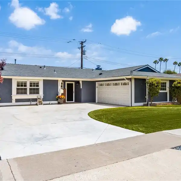 UPGRADED HOME IN HIGHLY DESIRABLE GARDEN PARK