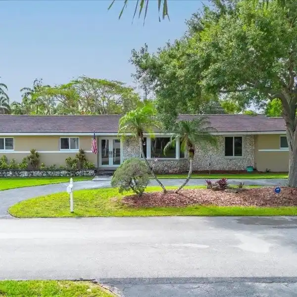 AMAZING OPPORTUNITY IN THE FALLS AREA