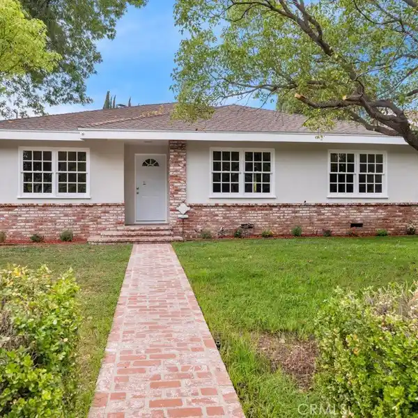 CORNER PROPERTY WITH NEW ACCESSORY UNIT