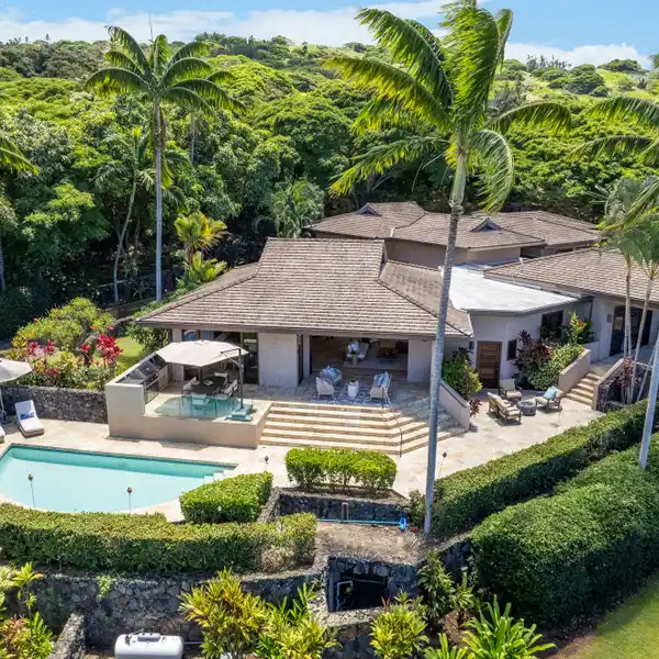 TRANQUIL LUXURY RESIDENCE WITH CAPTIVATING TROPICAL VIEWS