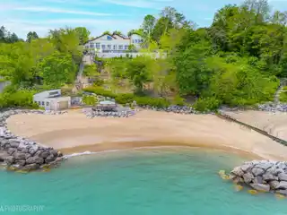 Extraordinary Lakefront Residence