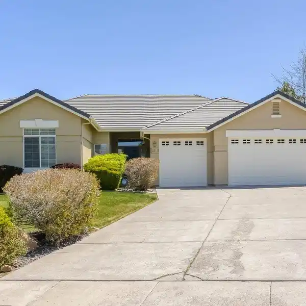 MOVE-IN READY SINGLE-LEVEL HOME