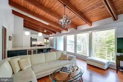 Frank Lloyd Wright-inspired Sanctuary