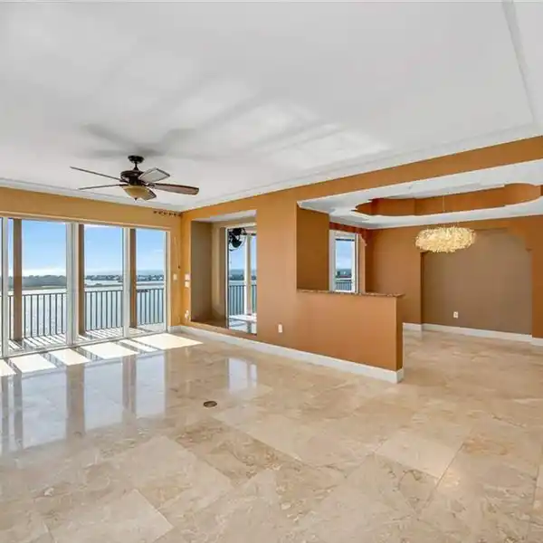 SPACIOUS HIGH-FLOOR RESIDENCE IN ESTANCIA WITH UNINTERRUPTED VIEWS