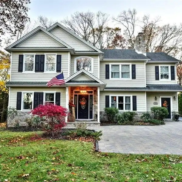 ELEGANT COLONIAL WITH TIMELESS DESIGN