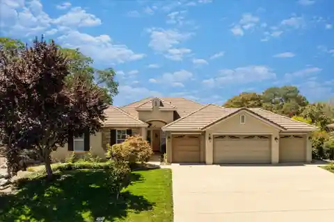 Private Retreat in Prestigious Serrano