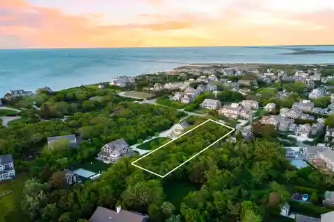 Spacious Vacant Lot Near Lincoln Circle