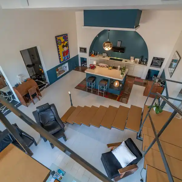 ELEGANT PROPERTY WITH ARCHITECTURAL HERITAGE