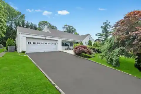 Beautiful Expanded Ranch in Saddle Rock