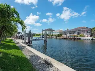 Unparalleled Luxury and Comfort on a Wide Canal