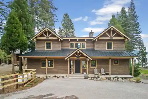 Stunning Lakefront Estate