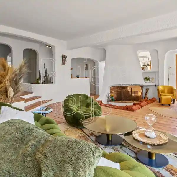 BEAUTIFULLY RENOVATED VILLA WITH MODERN ELEGANCE