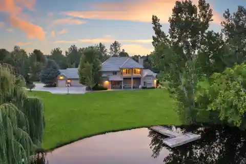 Waterfront Eagle Estate | Exclusive Location
