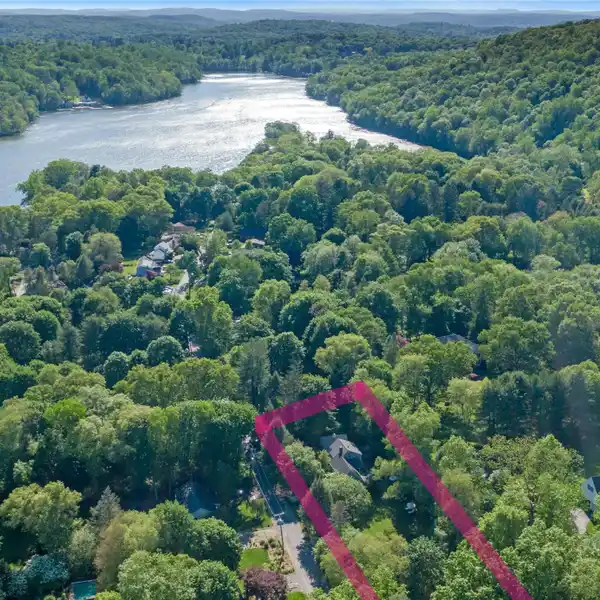 SERENE COLONIAL LIVING WITH DEEDED LAKE ACCESS