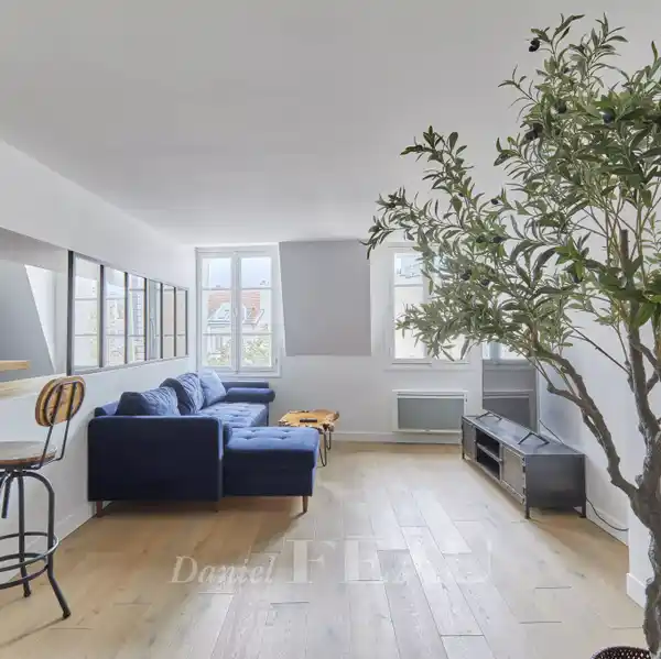 CHARMING COMPLETELY RENOVATED APARTMENT