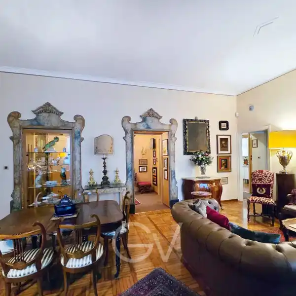 REFINED HOME THAT COMBINES HISTORY AND STYLE