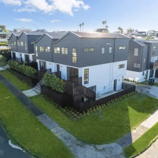 BRAND-NEW FREEHOLD HOME REDEFINES CONTEMPORARY ELEGANCE